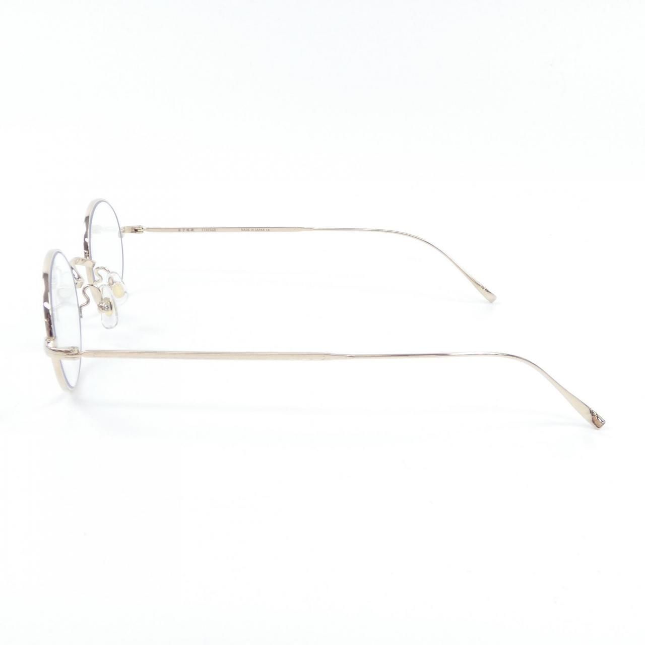 EYEWEAR