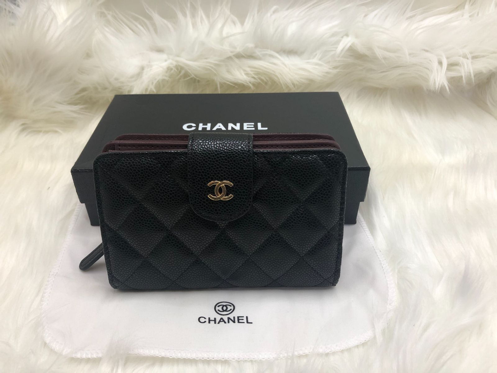 新品未使用  シャネル 二つ折り財布 2つ折りCHANEL財布