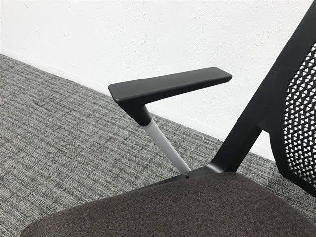 大好評販売中! スタッキングチェア 肘付 セミナーチェア キャスター付 HAWORTH ヘイワース ブラック ブラウン 【本物保障】