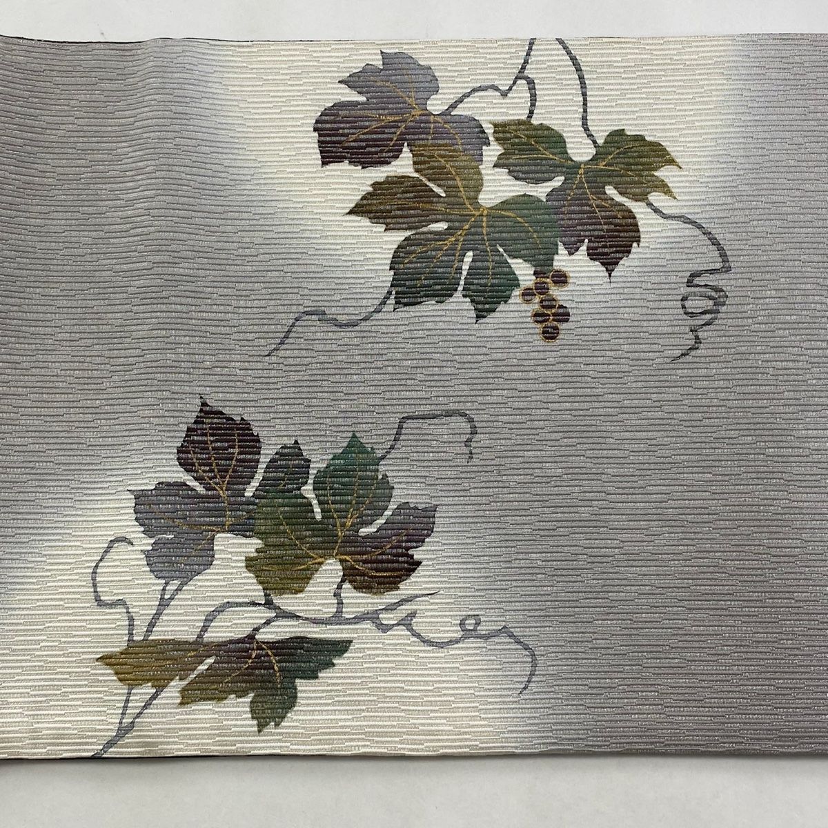袋帯 美品 名品 葡萄 金彩 銀糸 灰色 お太鼓柄 正絹 【中古