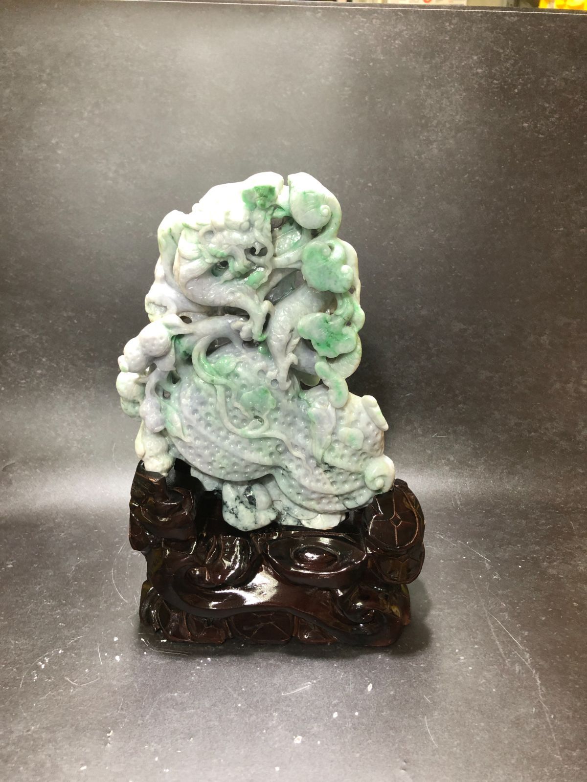 置物  天然翡翠龍亀彫刻/ 本翡翠ひすい彫刻/龍（台座付き） 天然石 龍亀 翡翠 彫刻 置物