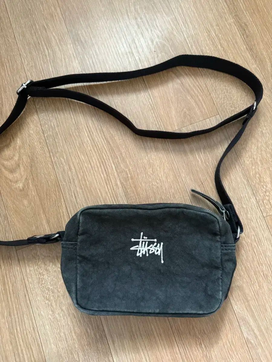 【美品】STUSSY ステューシー ボディバッグ 黒 ブラック ウエストポーチ Stussy ブラック ボディバッグ ステューシー STUSSY ウエストポーチ