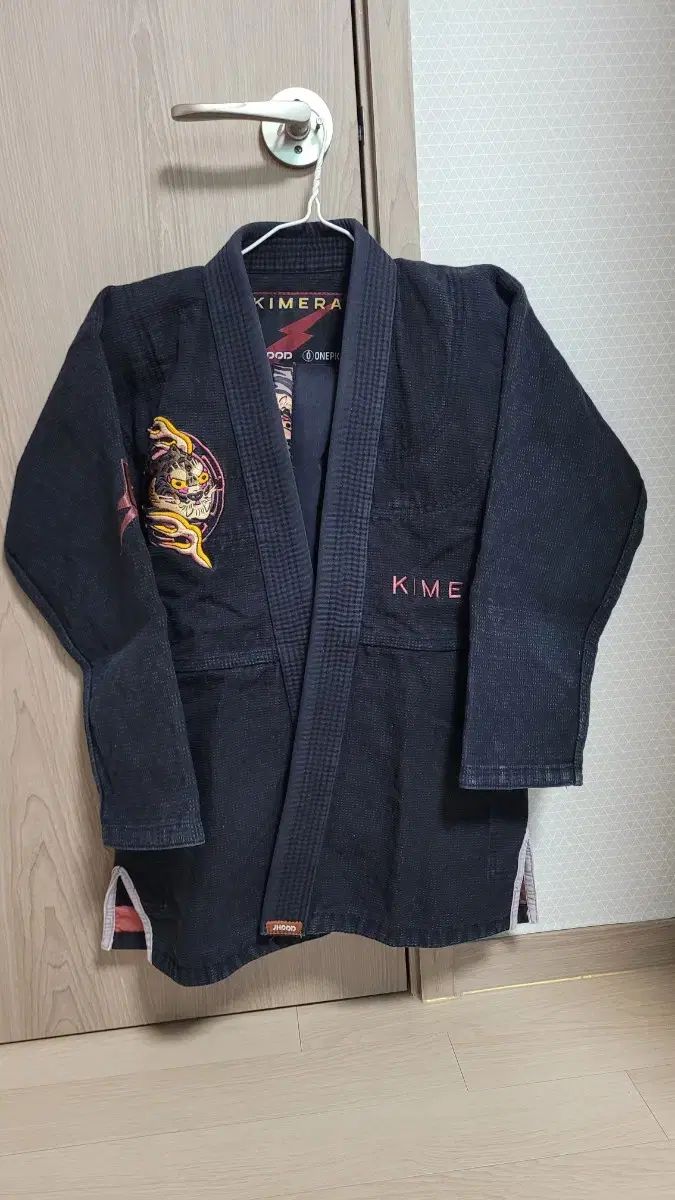 ブラック