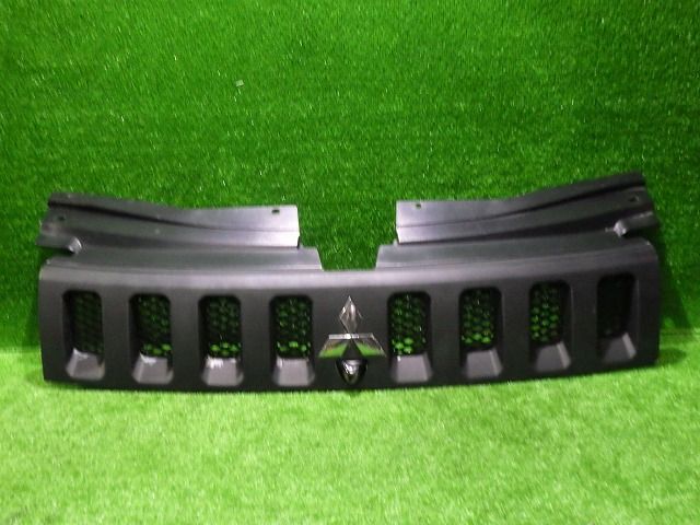 デリカD5 純正フロントグリル 三菱 デリカD5 初期型純正フロントグリル