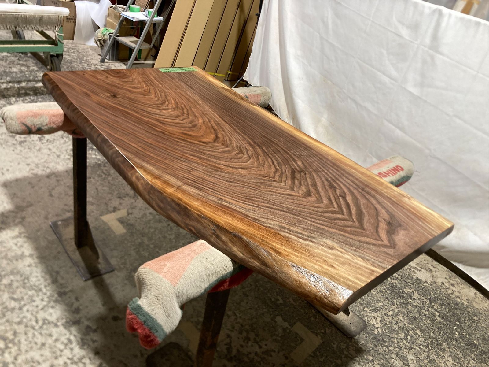 ブラックウォールナット9282 一枚板無垢 乾燥材 1340ｘ680-700-500ｘ46mm カウンター ローテーブル センターテーブル ダイニング MARWIL-DEMENAGEMENTS_CH