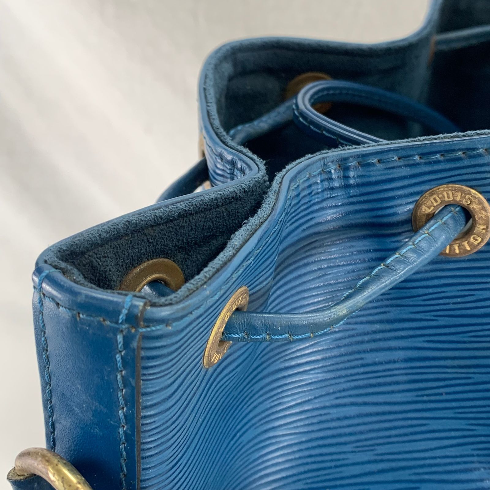 LOUIS VUITTON ルイヴィトン ノエ ショルダーバッグ 巾着 エピレザー 