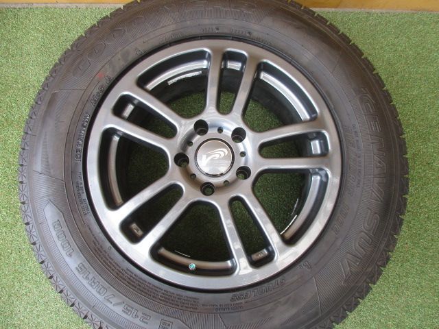 み レイズ ベルサス 215 70R16 スタッドレスタイヤ４本SET デリカD5 アウトランダー RAV4
