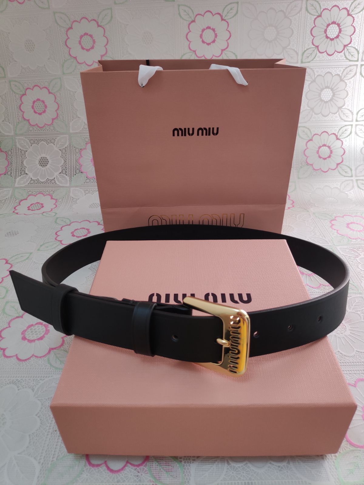 Miumiu ミュウミュウ ベルト 金色ロゴバックル ナッパレザーベルト 黒 レディース用✜