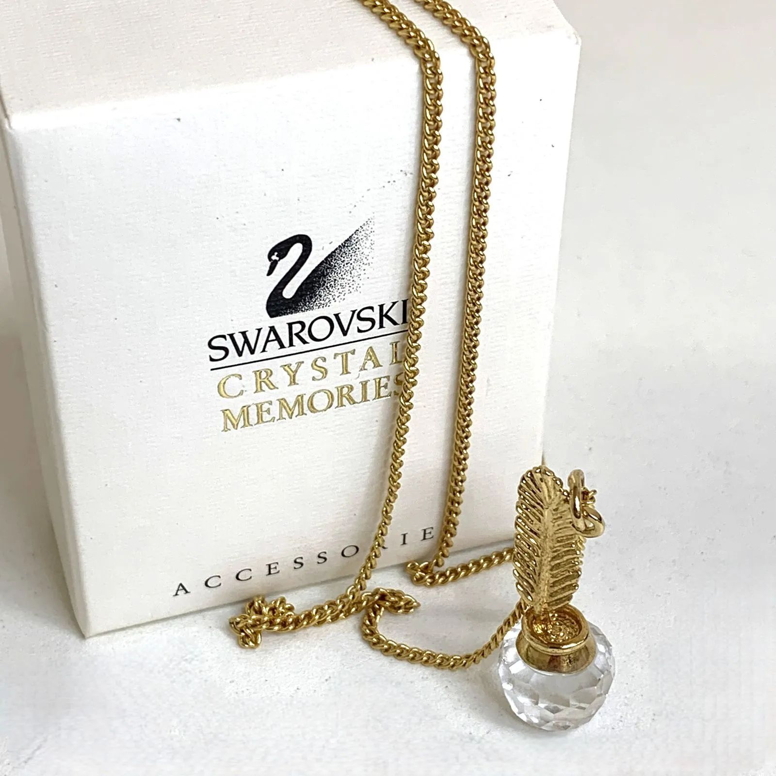 中古品】SWAROVSKI グレープ モチーフ ブローチ ＆ クリスタル