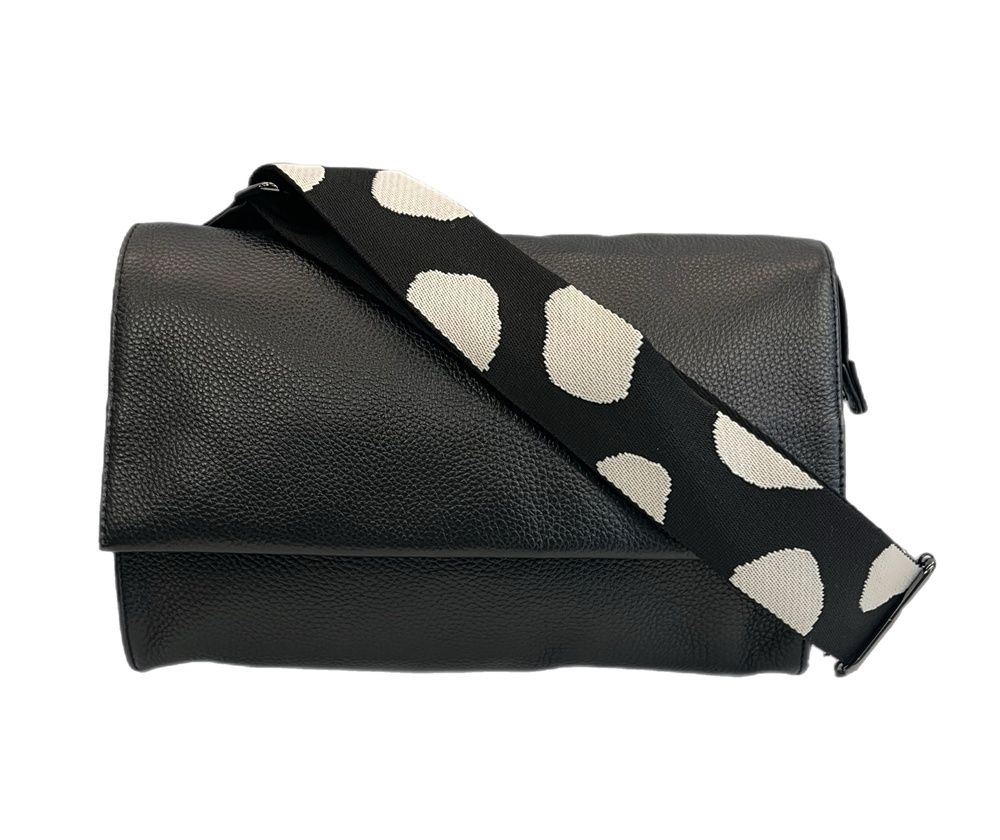 イアパピヨネ ear PAPILLONNER ワイドテープショルダーバッグ 黒無地