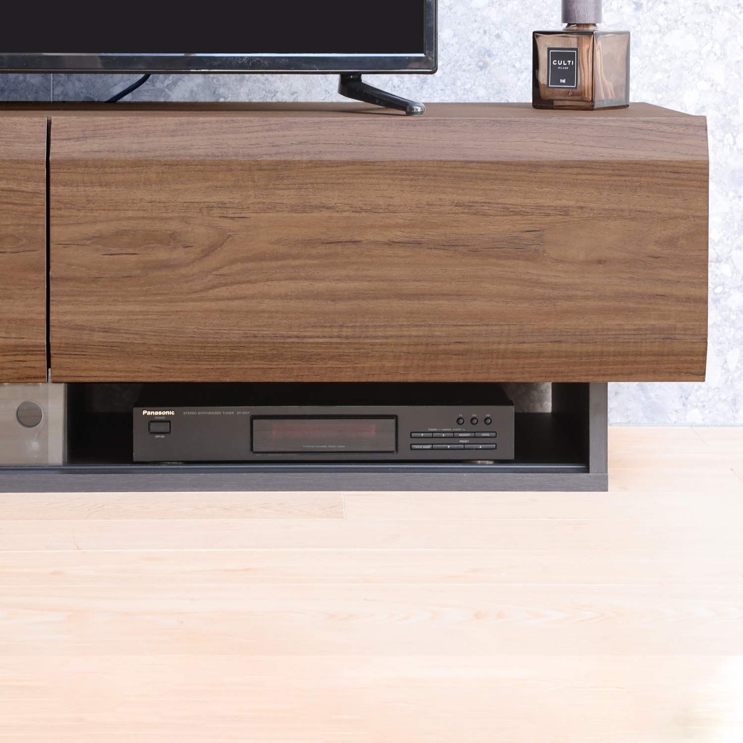 等も入るたっぷり収納 ダークブラウンの木目調