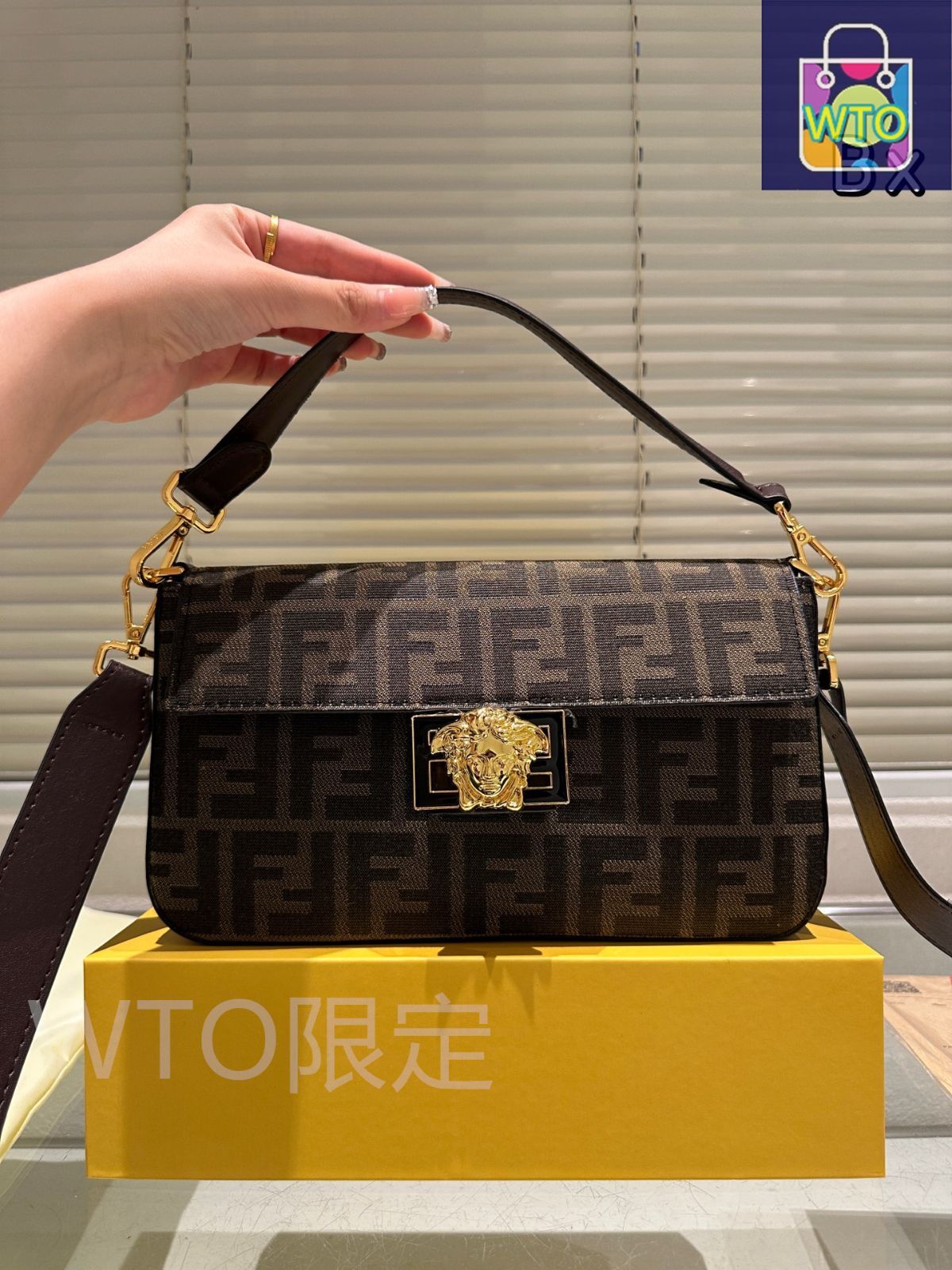 今日特価】Fendi フェンディ ヴェルサーチェ コラボ バゲット