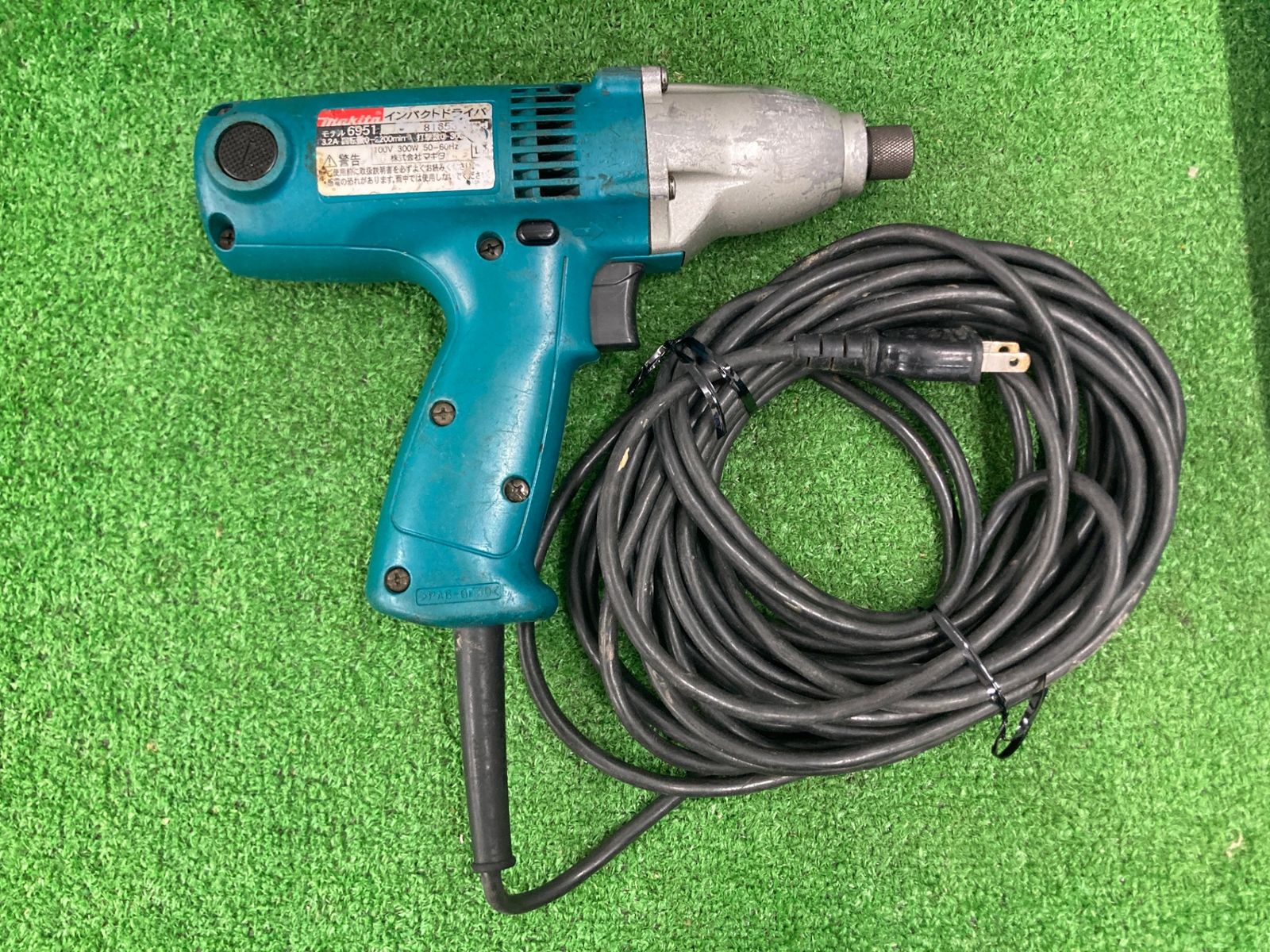 【中古品】【0922】makita(マキタ) インパクトドライバ 100Ｖ 6951　IT33EHEEGCI8