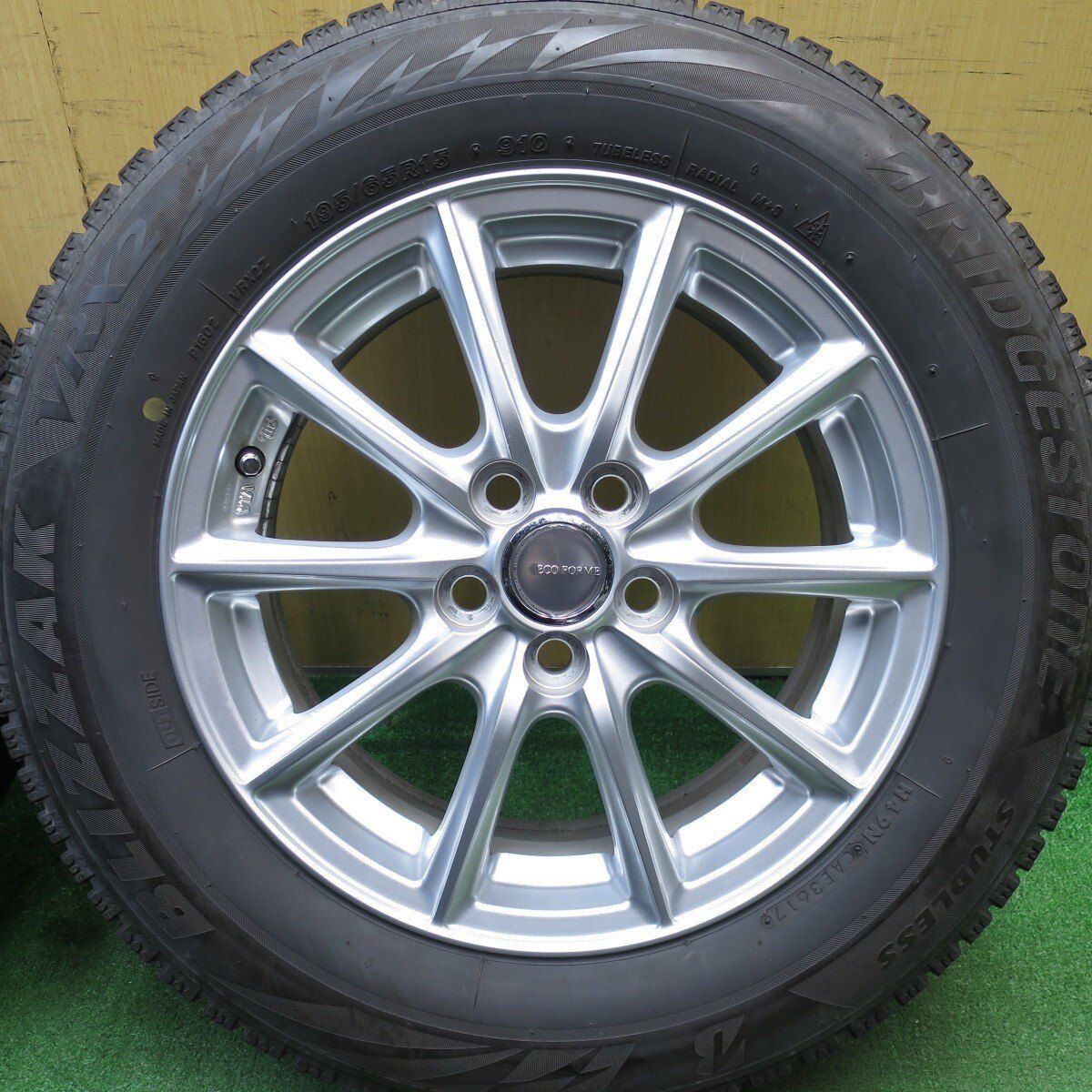 ブリヂストン スタッドレスタイヤVRX2 195/65R15とECO FORME