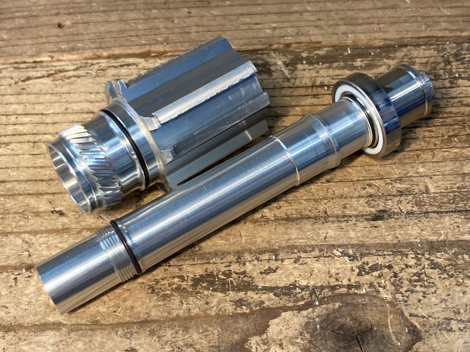 JI793 クリスキング CHRIS KING Conversion Kit R45 カンパニョーロフリーボディ 130mmクイック用シャフト 有 現状品