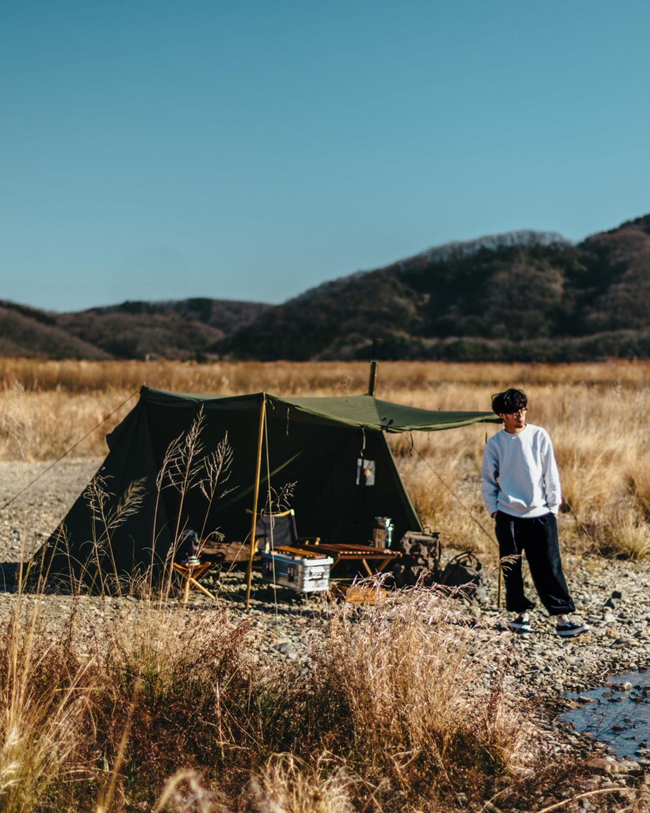 変形自在なタープテント 全面フルクローズ可 ポール付属 2人用 煙突穴付き TC軍幕 焚き火 防カビ加工 パップテント 遮光 SHIELD 遮熱 難燃 ROC キャンプ OneTigris アウトドア