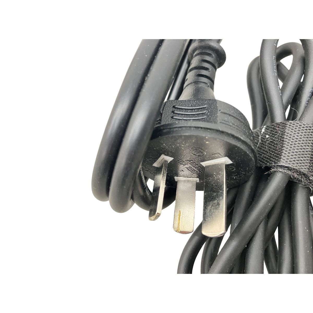 XGIMI H3S XK03K プロジェクター コンパクト スタンド付 Harman Kardonスピーカー8Wを2基搭載 家電 O10510563 WWW_MEBLE-SODAR_PL