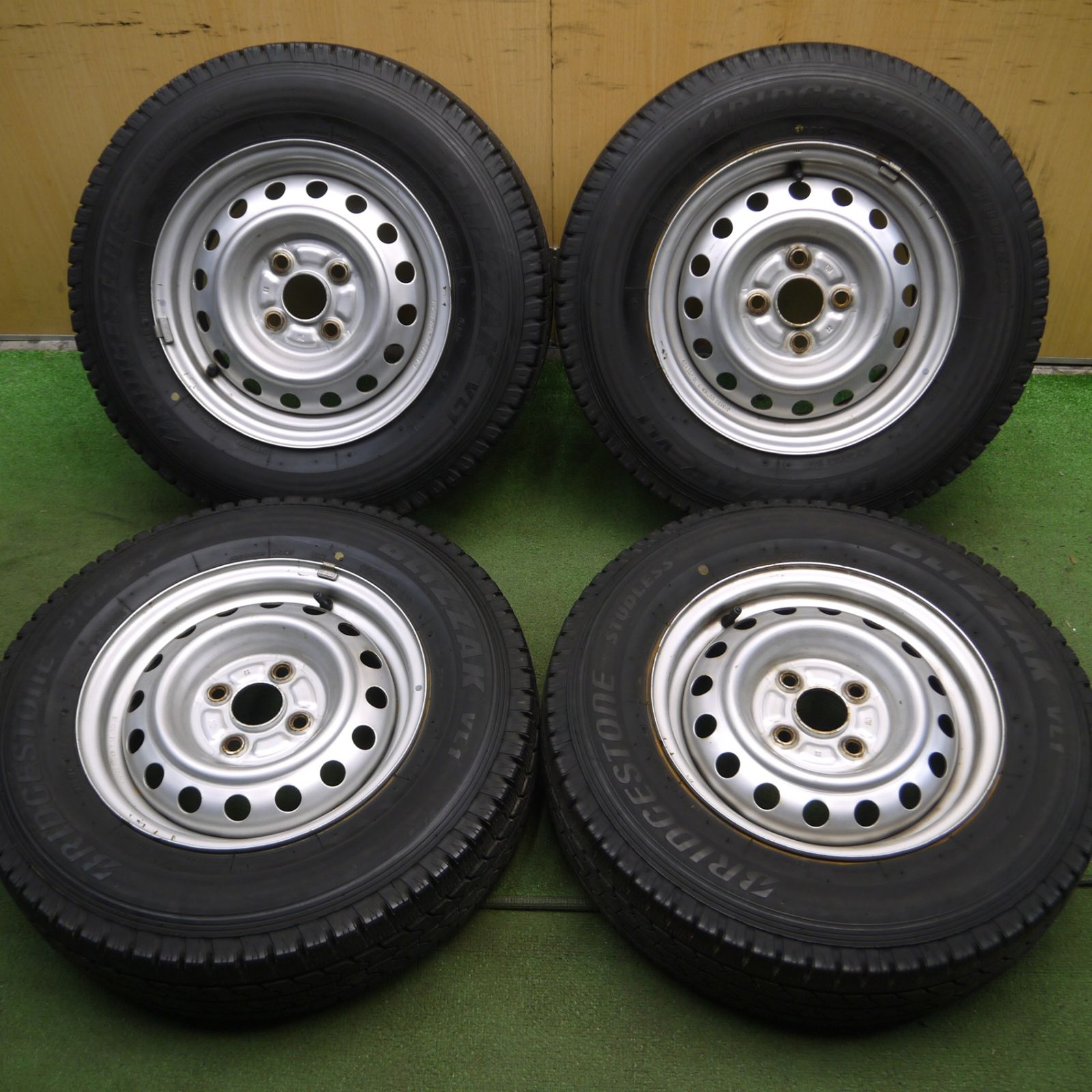 スタッドレス ブリヂストン VRX 155/70R13 （青673） 2025年最新