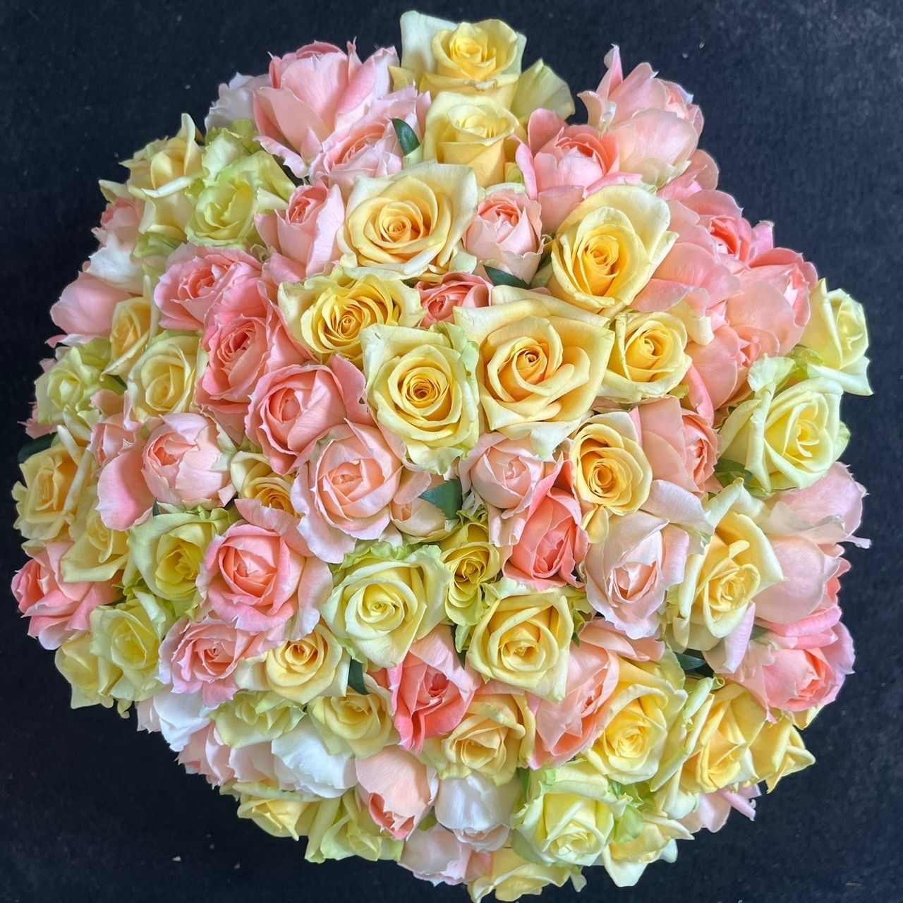 ＊80本の薔薇の花束＊30㎝ 80本　黄色オレンジMIXラッピング込❗️傘寿・米寿 80本の薔薇の花束＊30㎝ 80本 黄色オレンジMIXラッピング込❗️傘寿