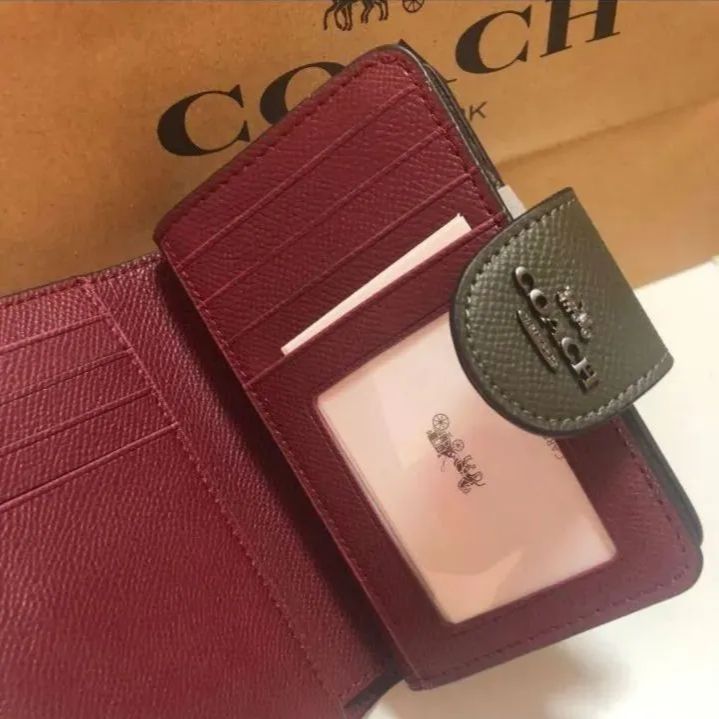 新品 未使用品COACH コーチ グリーン レディース 二つ折り財布 カーキ