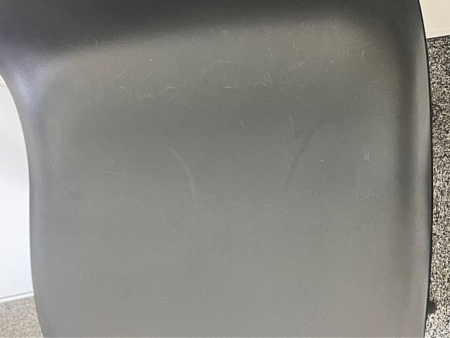 ブラック