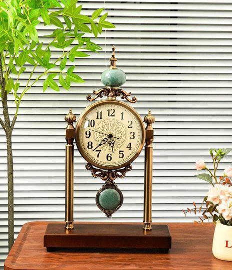 レトロな置き時計リビング家庭用の軽奢時計卓上時計デスクトップ装飾置物レトロなクオーツ時計