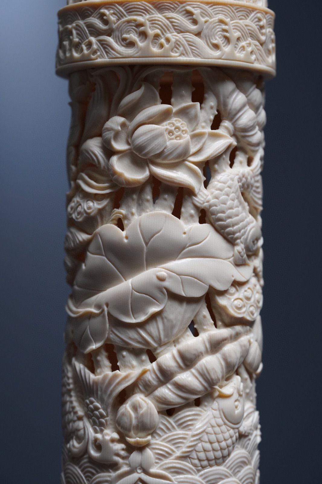 天然マンモス牙美しい手作り彫刻鯉の竜門登り香筒