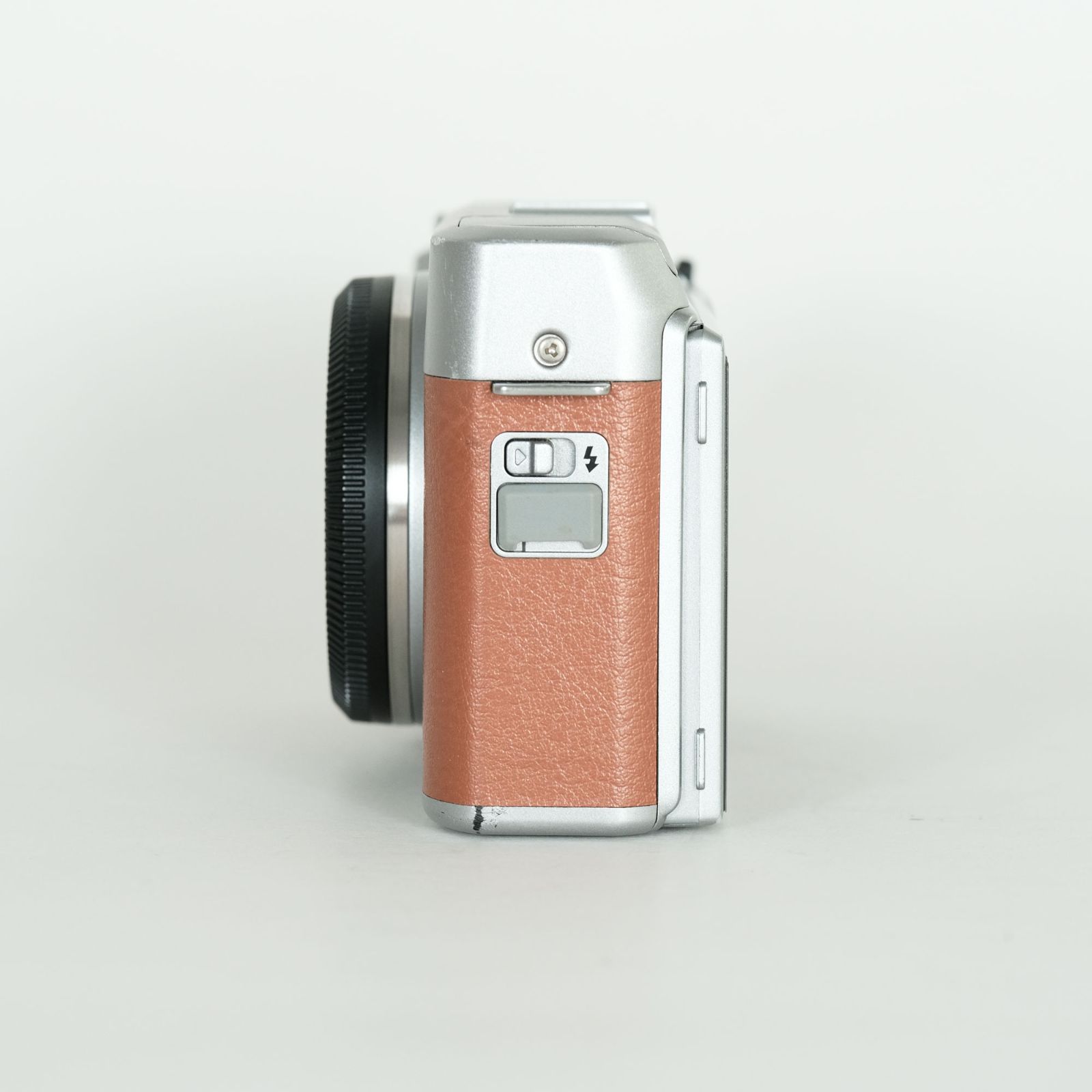 良品] FUJIFILM X-A5 ボディ ブラウン / 富士フイルムXマウント