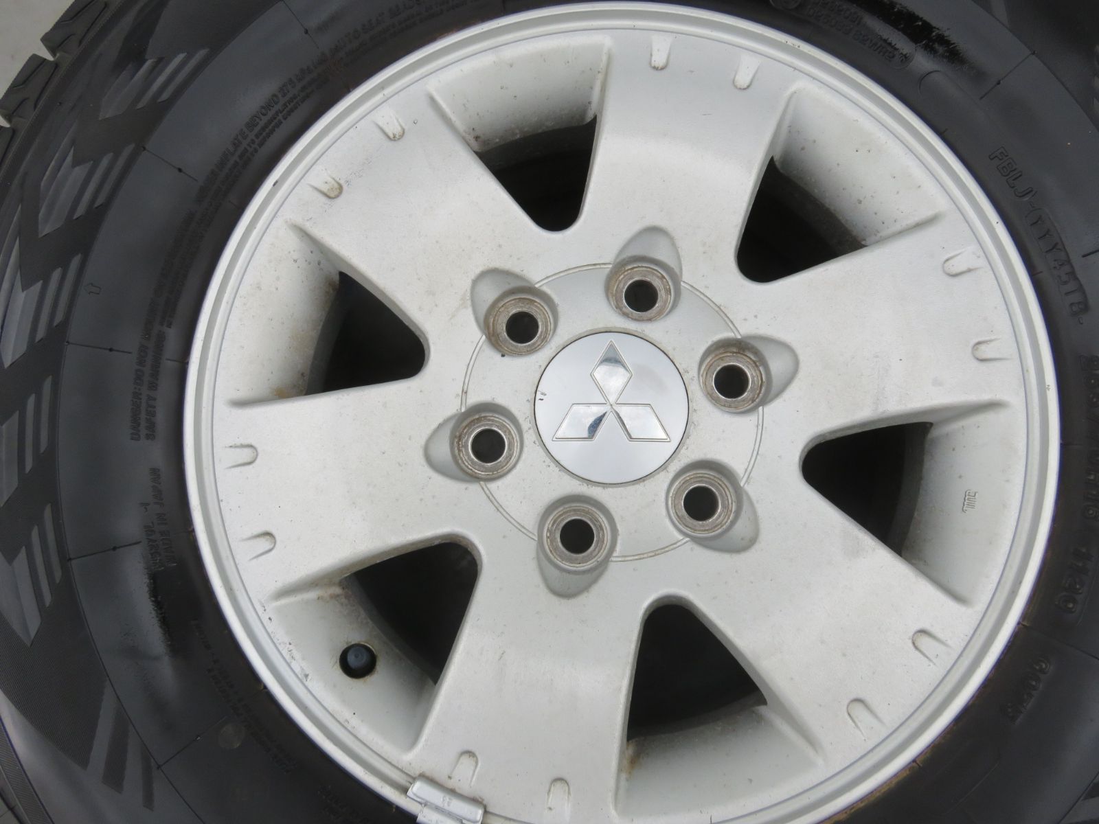 SFC2180 三菱 パジェロ V73W V75W V77W V78W 純正 16インチ 16×7JJ 46 6穴 PCD139.7 ホイールタイヤ 265 70R16 2018年製