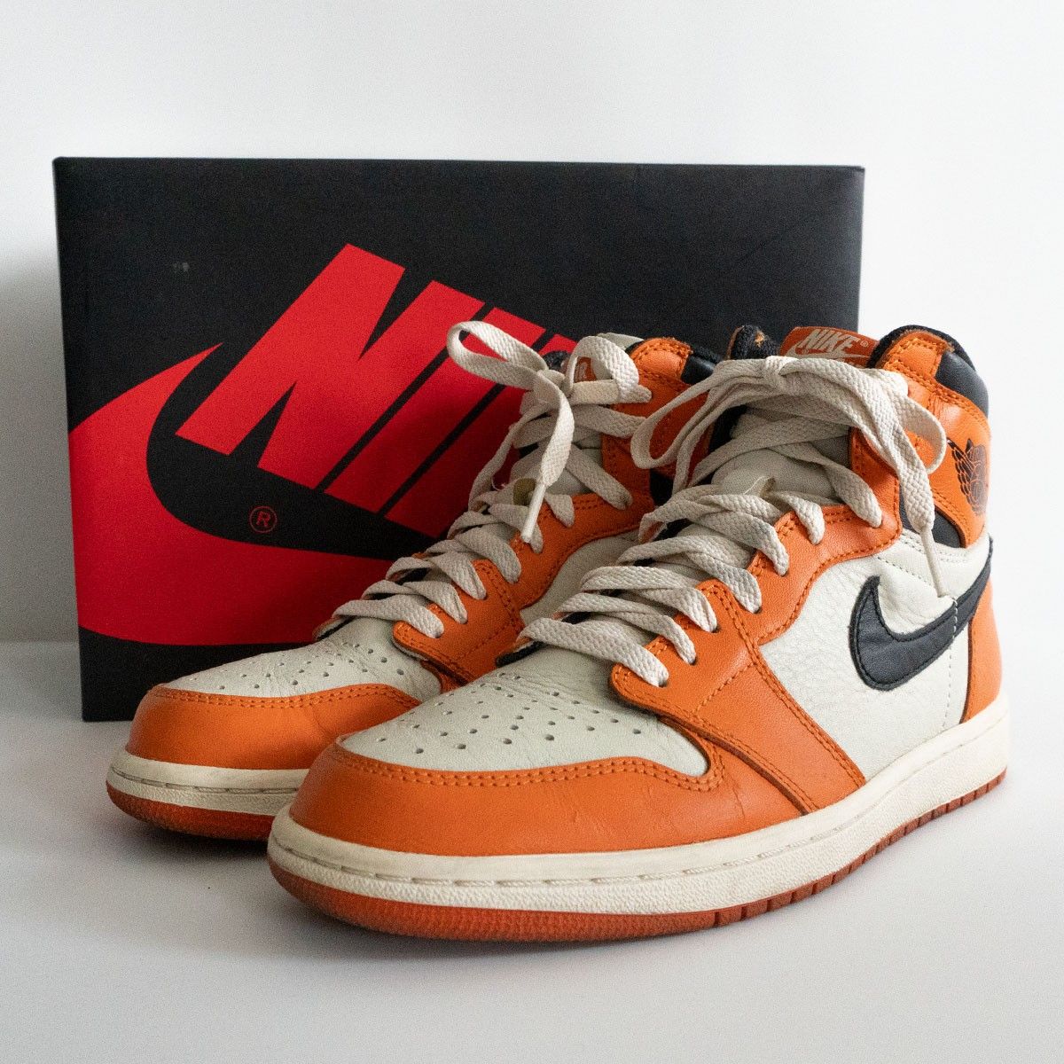 雰囲気抜群】NIKE【AIR JORDAN 1 RETRO HIGH OG BRED 555088-113 雰囲気抜群】NIKE【AIR JORDAN 1 RETRO HIGH OG BRED 555088-113