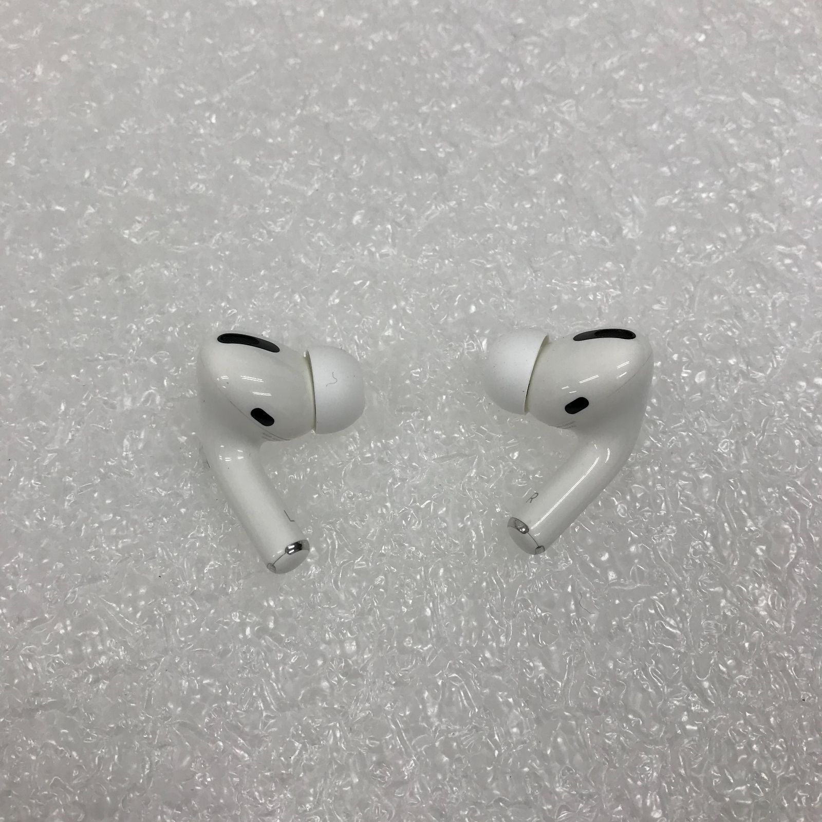 大人も着やすいシンプルファッション 第1世代 Pro AirPods FG157