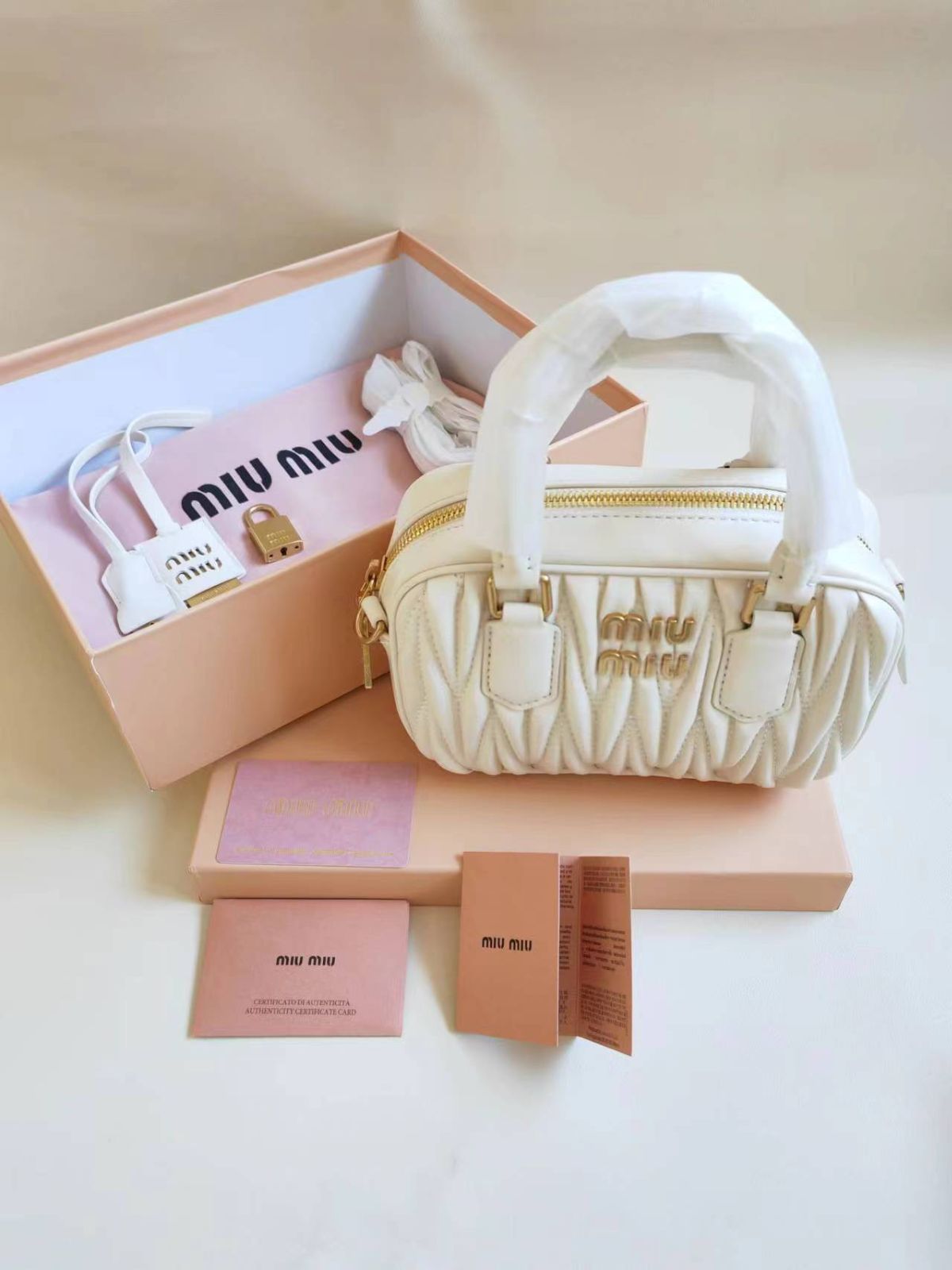 MIU MIU ‎❤︎ミュウミュウボウリングバッグ ハンドバッグ