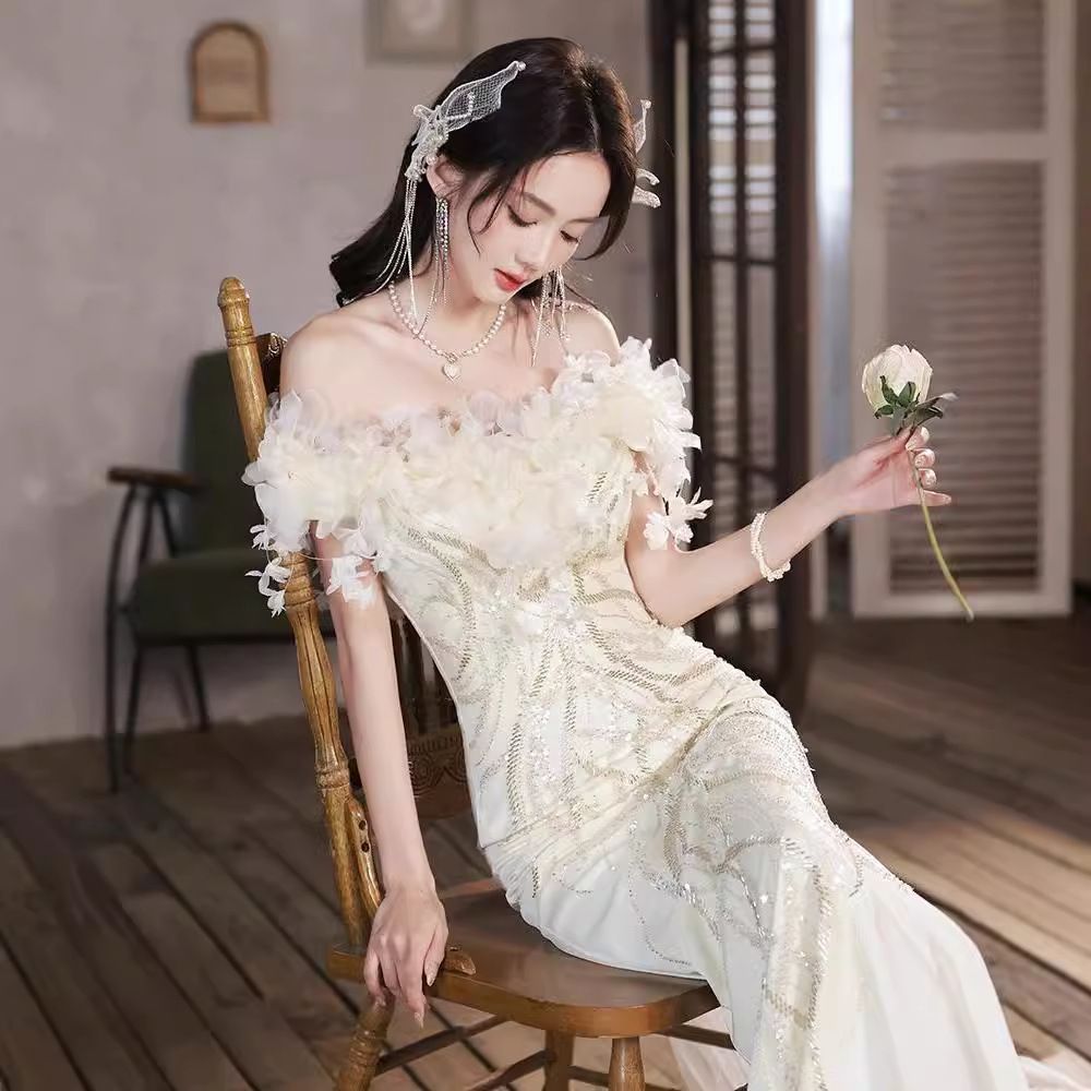 ウェディングドレス前撮り　白　オフショルダー　フリル ウェディングドレス前撮り 白 オフショルダー フリル フリル オフ