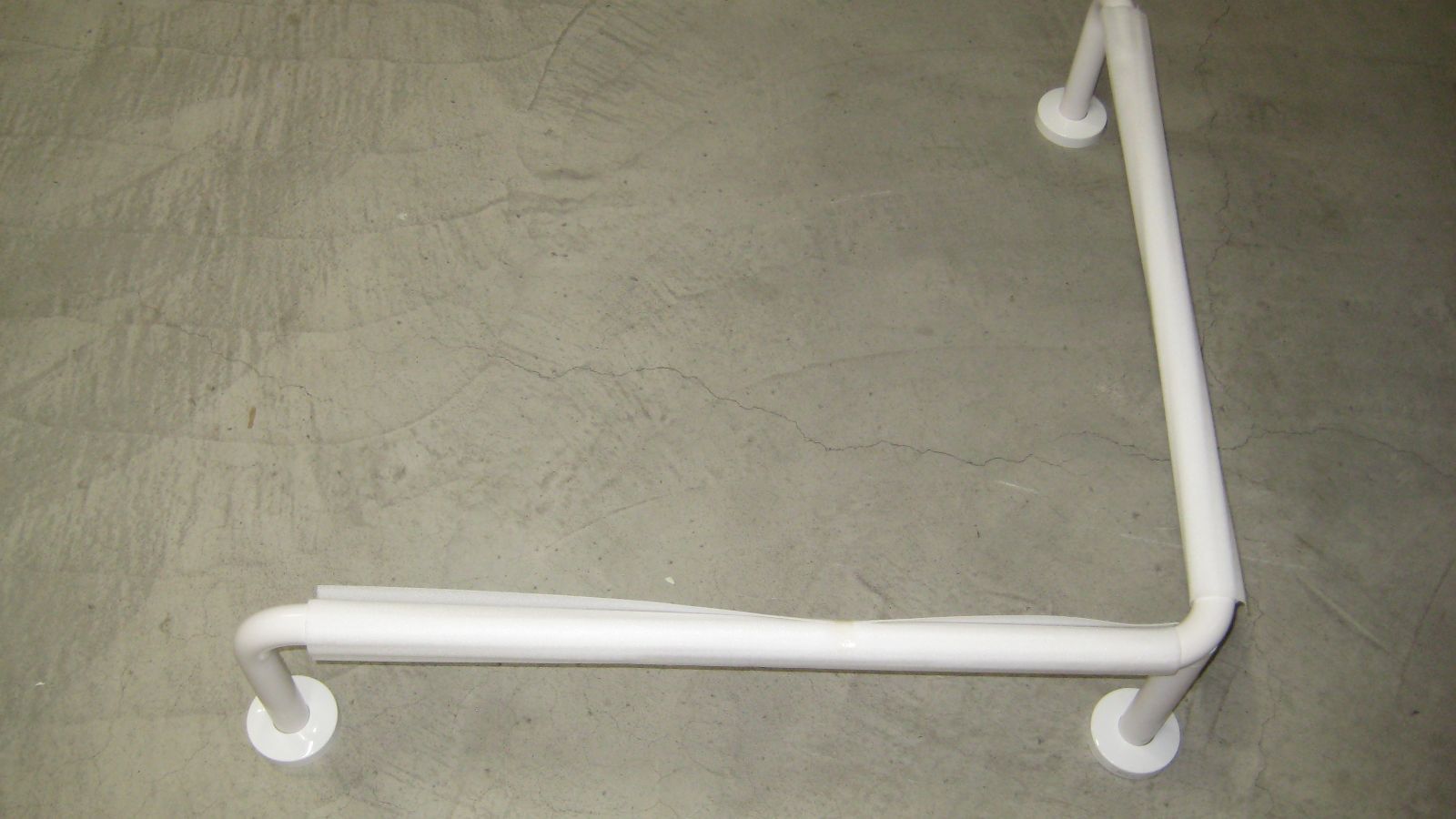 TOTO L型手すり T112CL11 #NW1 800x800 箱開封跡あり アンカーやビス等の取付金具別途