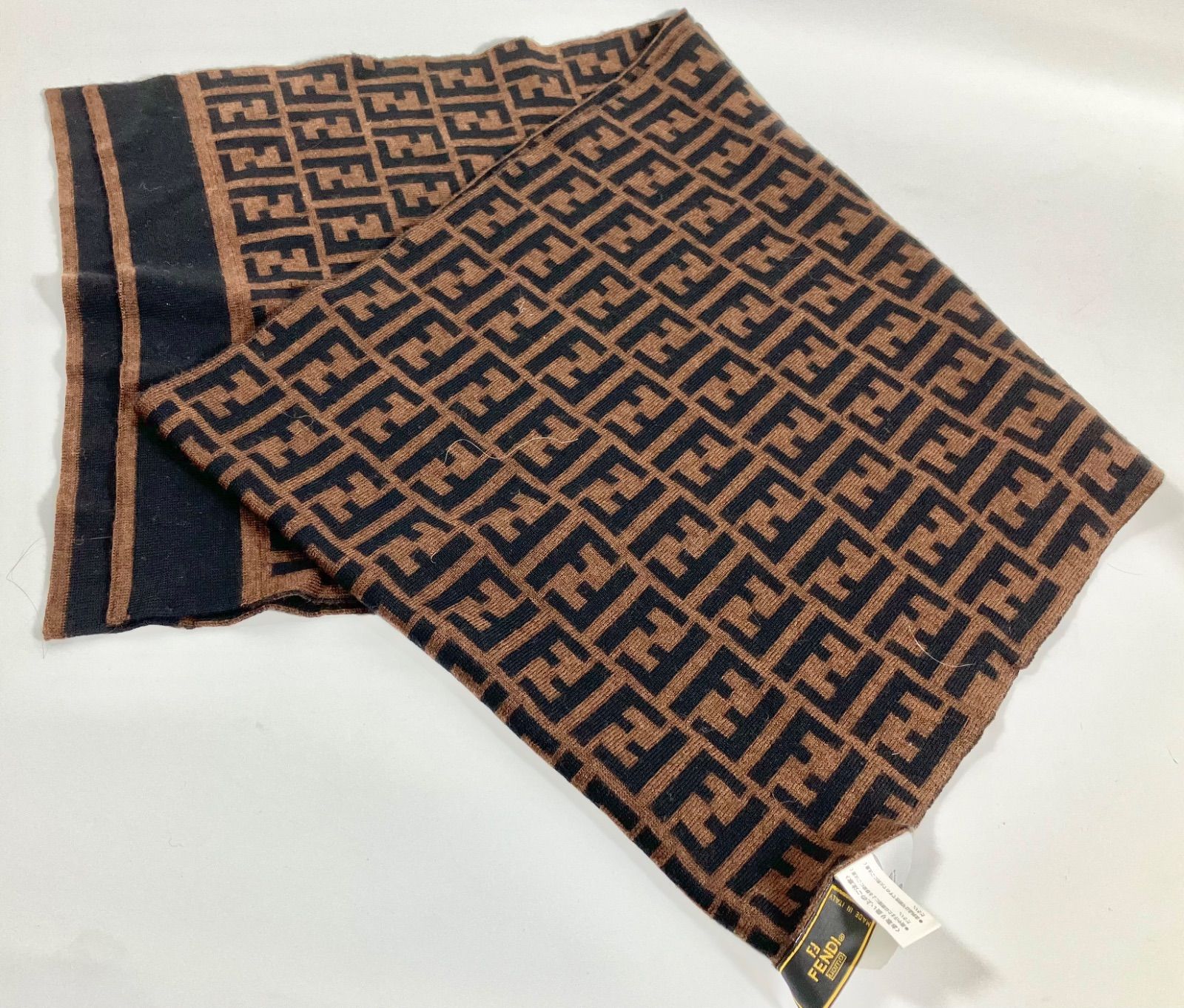 FENDI フェンディ マフラー ウール ロゴ　FF柄 ズッカ柄 フェンディ マフラー ズッカ ペカンライン ウール フリンジ ロゴ