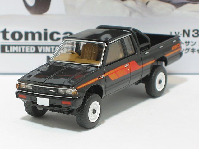 ダットサン トラック 4WD キングキャブ AD（黒）LV-N320a