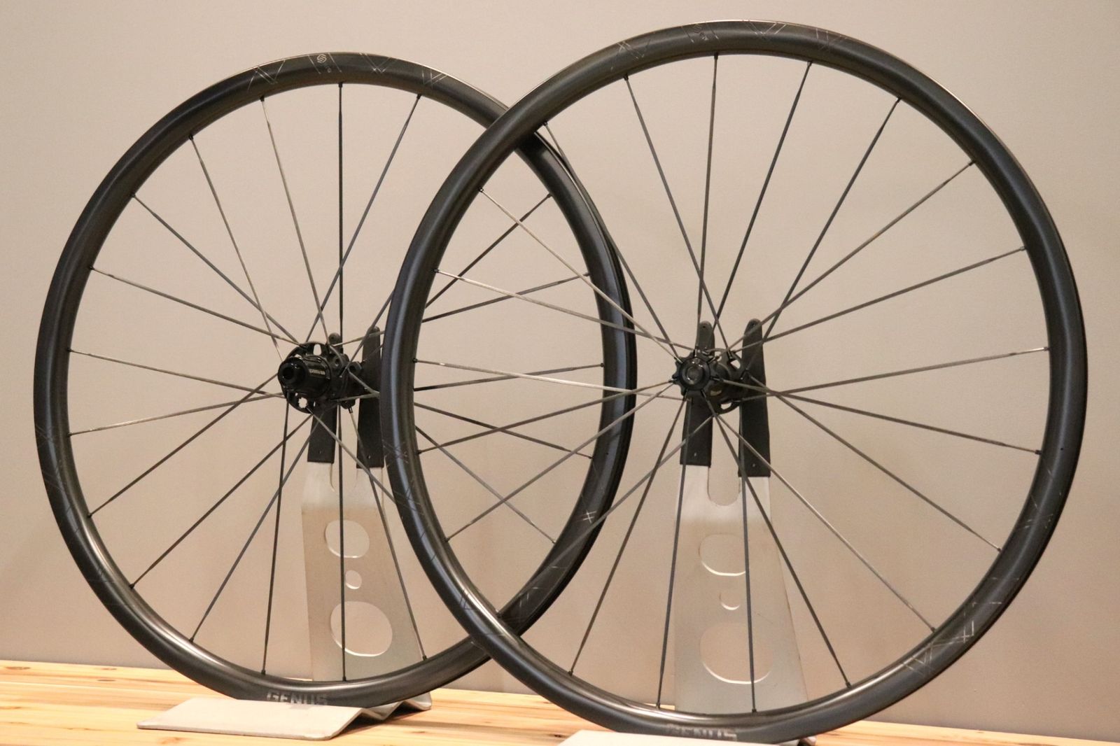 エレリサーチ ERE RESEARCH ジーナス GENUS SL30-R DISC シマノ11S 12S カーボン チューブレスレディ ホイールセット 21C 仙台店