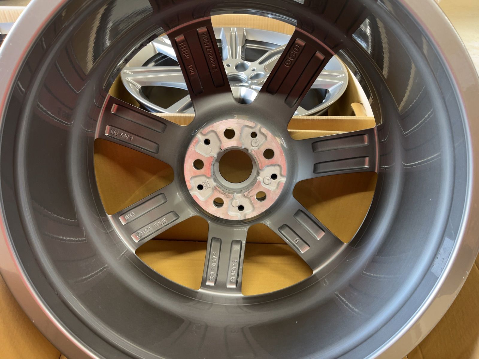 配送商品は通常配送無料。 BMW X5 G05 X6 G06 純正品 20インチ ４本セット