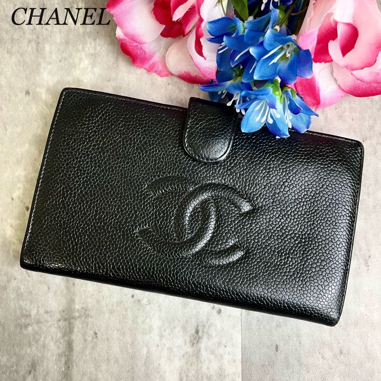 良品 CHANEL シャネル 二つ折り財布 がま口 ココマーク デカロゴ ゴールド金具 ロゴ型押し シリアルシール 定期入れ カードケース 小銭入れ キャビアスキン レディース ブラック 黒色