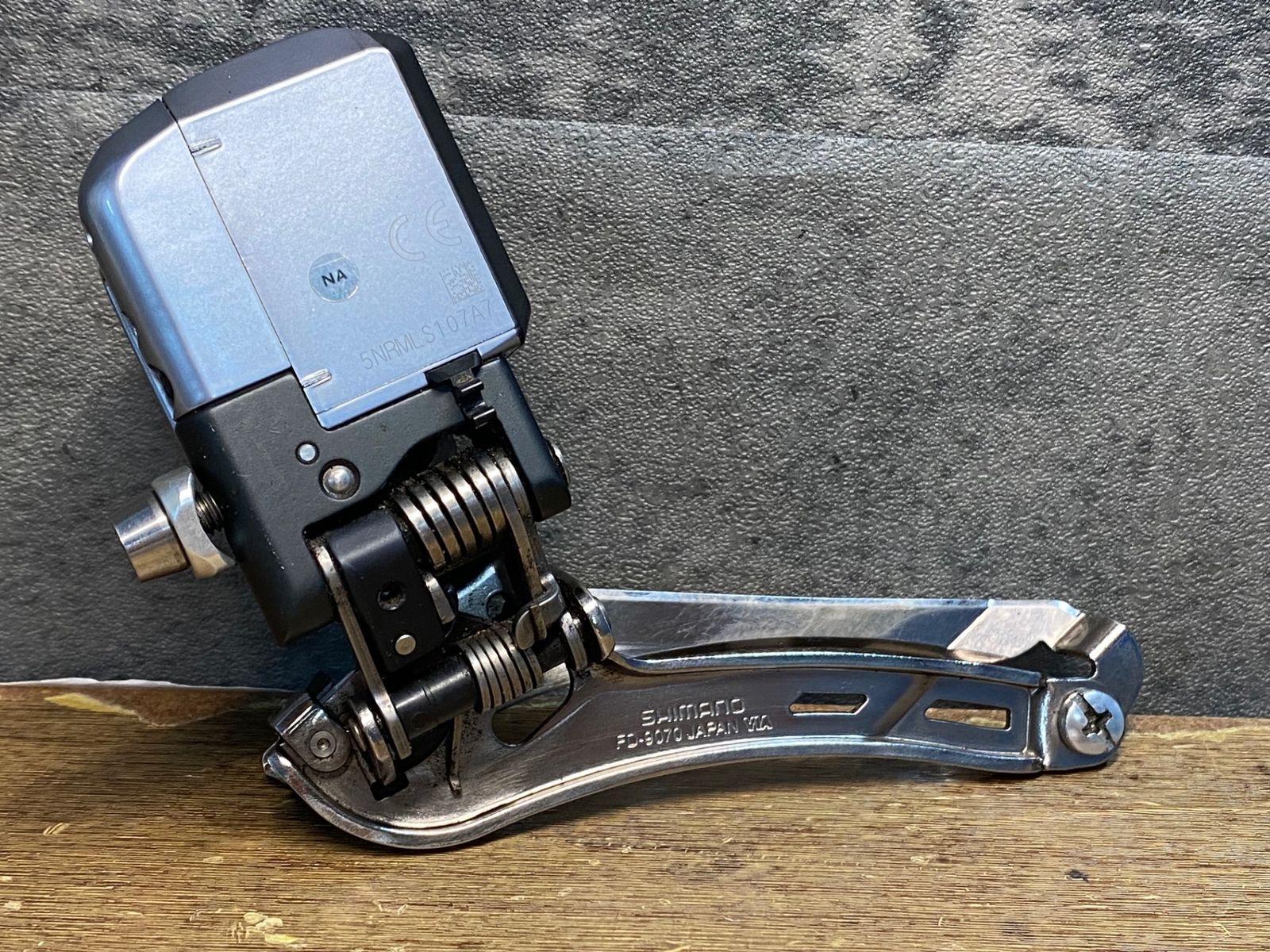 SHIMANOシマノ デュラエース 2x11s Di2 FD-9070 Shimano Shimano FRONT DERAILLEUR, FD-9070-F, DURA-ACE Di2