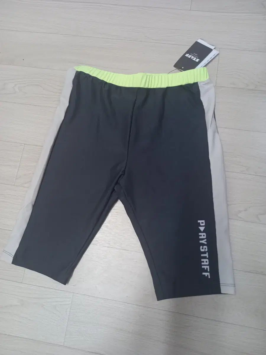 定番人気，低価 新品 男児 130 ／ 140 ラッシュガード 水着 半ズボン その他