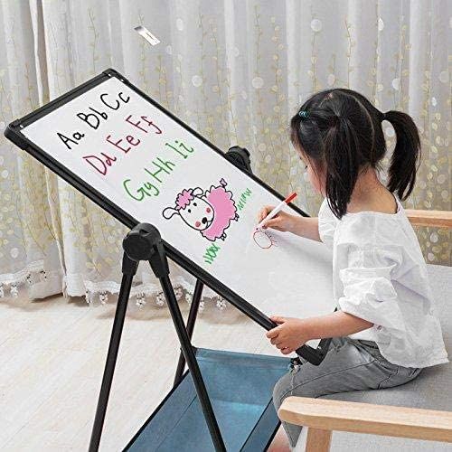 子供たちが学ぶのを助ける ブースに使用されているタイプAの看板