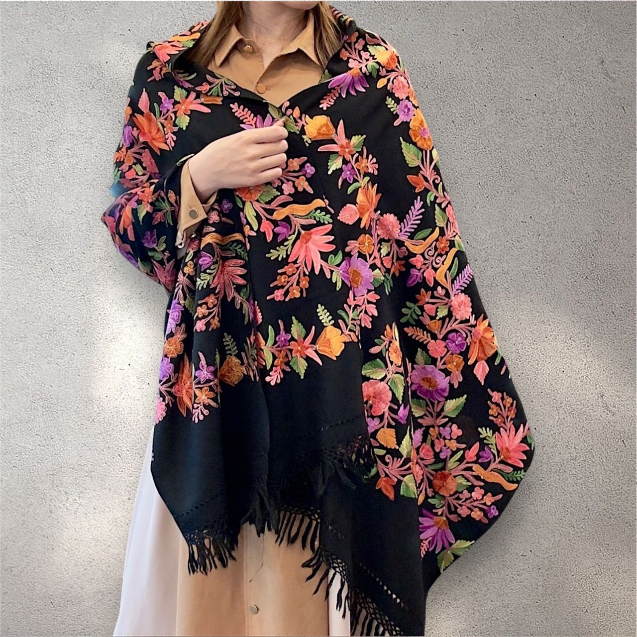 メリノウール シルク刺繍 手織り ショール ストール ボタニカル刺繍 ブラック 漆黒 ブルー ピンク オレンジ イエロー パープル 花柄 植物柄大判 アジアン 一点物 ハンドメイド カシミール シルク糸 手刺繍 インド刺繍 フローラルモチーフ タペストリー