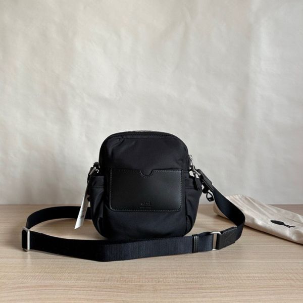 新品未使用】Ami Paris アミパリス ショルダーバッグ ブラック - メルカリ