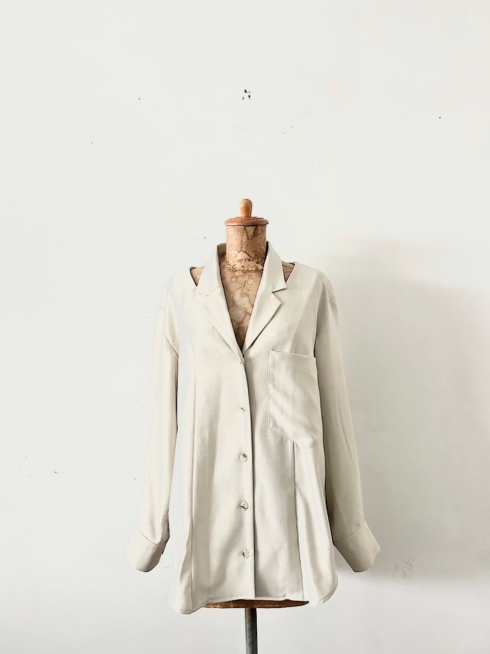 【美品】RUMCHE　カッティングシャツジャケット　フリーサイズ 美品】RUMCHE カッティングシャツジャケット フリーサイズ