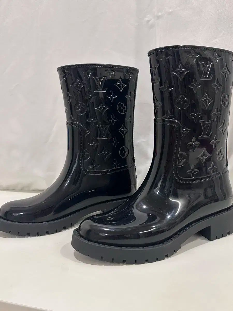 ルイヴィトン モノグラム ブラック レインブーツ