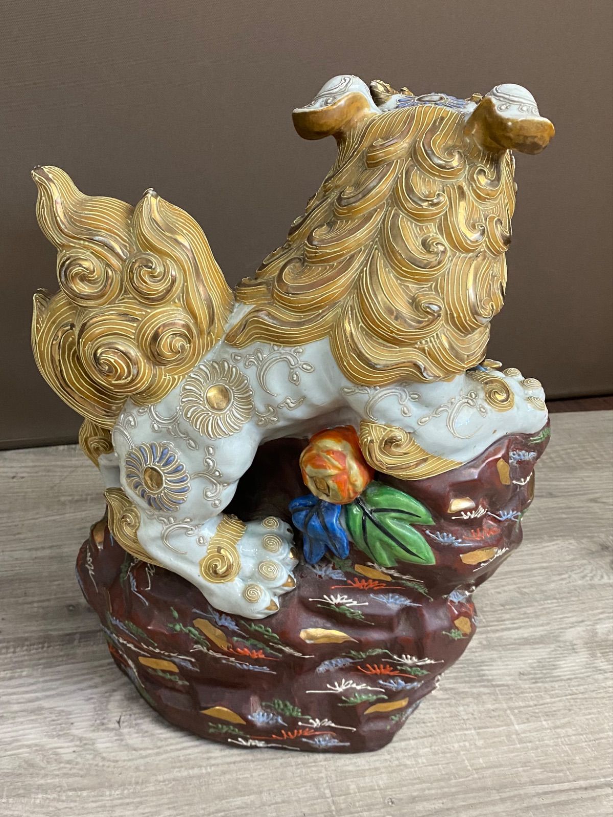 1815  九谷焼 白磁玉乗り獅子　縁起物 獅子置物 高さ約32cm  時代物 九谷焼 玉乗り獅子 陶器置物 縁起物 九谷 獅子の買取実績【錬金堂】