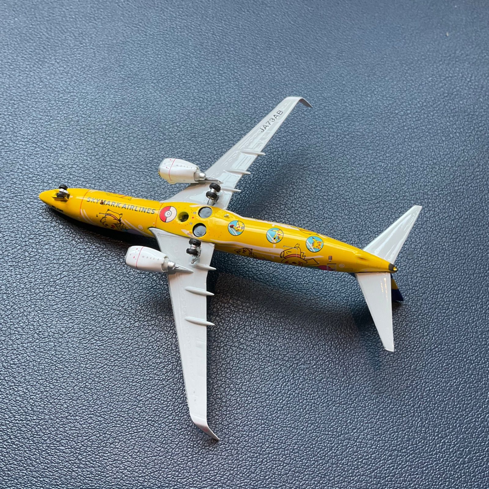 B737-800 SKYMARC ピカチュウジェット 1/400-