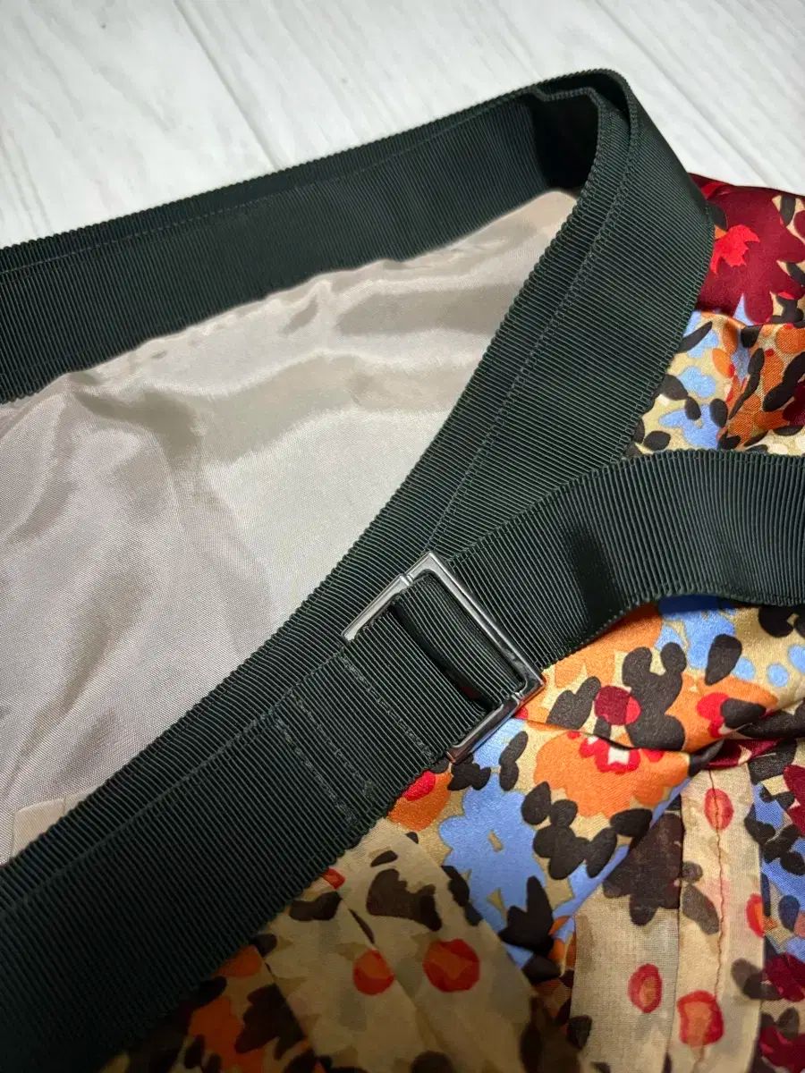 sacai★ハイライズフローラルミディスカート sacai SACAI(サカイ) フローラル プリーツ スカート 0 ( 55