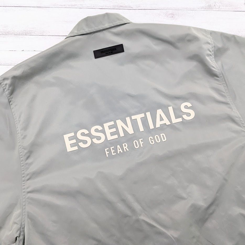 エッセンシャルズ コーチジャケット FOG ESSENTIALS リフレクターナイロンJKT - FOG - Fear Of God